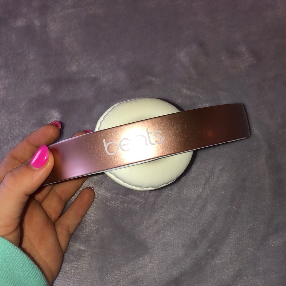 Beats headphones rose gold